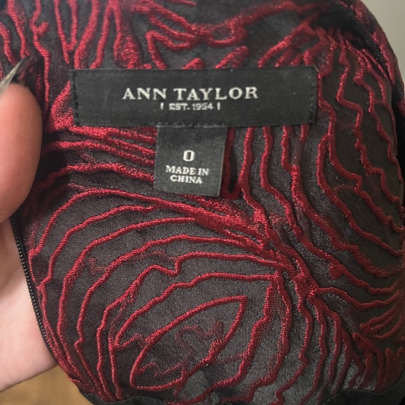 Black and Red Ann Taylor midi skirt - Picture 5 of 5